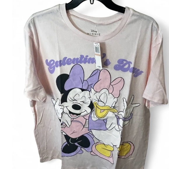 Mini & Daisy Galentine’s printed T-shirt. - Picture 3 of 6